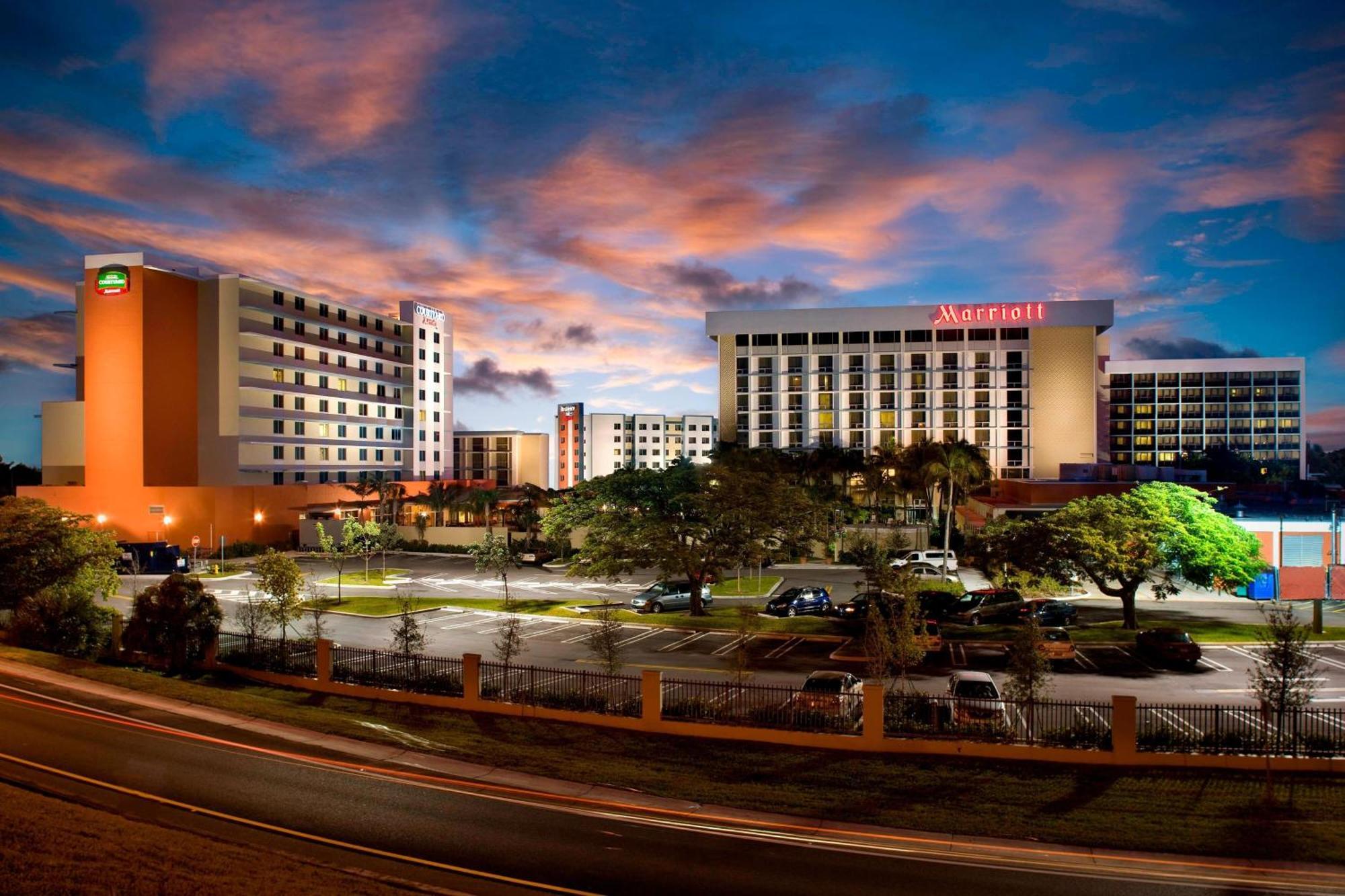 คอร์ตยาร์ด ไมอามี แอร์พอร์ต Hotel ภายนอก รูปภาพ