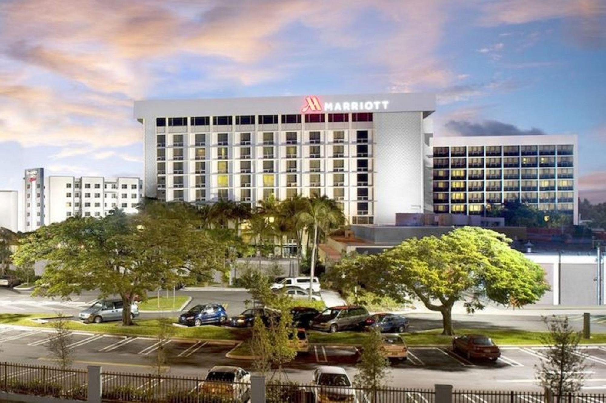 คอร์ตยาร์ด ไมอามี แอร์พอร์ต Hotel ภายนอก รูปภาพ